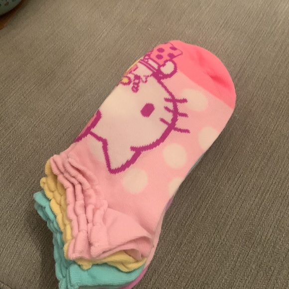 Pack of five Hello Kitty and friends no show socks - Picture 3 of 5